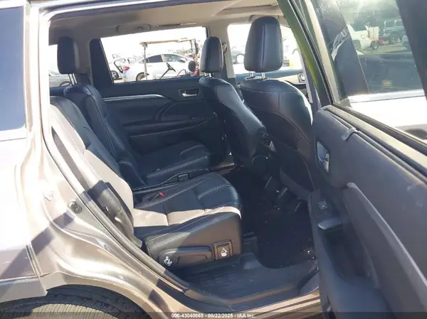 5TDJZRFH0HS436979 2017 TOYOTA HIGHLANDER - Image 8