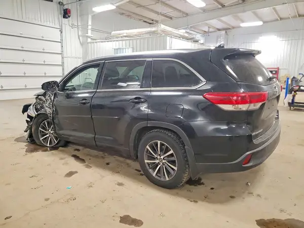 5TDJZRFH0HS442815 2017 TOYOTA HIGHLANDER - Image 2