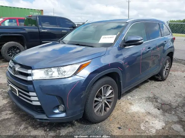 5TDJZRFH0HS446783 2017 TOYOTA HIGHLANDER - Image 2