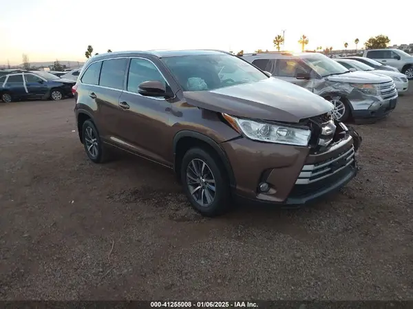 5TDJZRFH0HS447562 2017 TOYOTA HIGHLANDER - Image 1