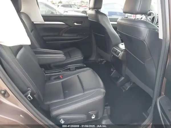 5TDJZRFH0HS447562 2017 TOYOTA HIGHLANDER - Image 8
