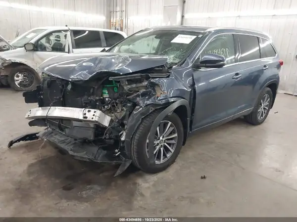 5TDJZRFH0HS448369 2017 TOYOTA HIGHLANDER - Image 2