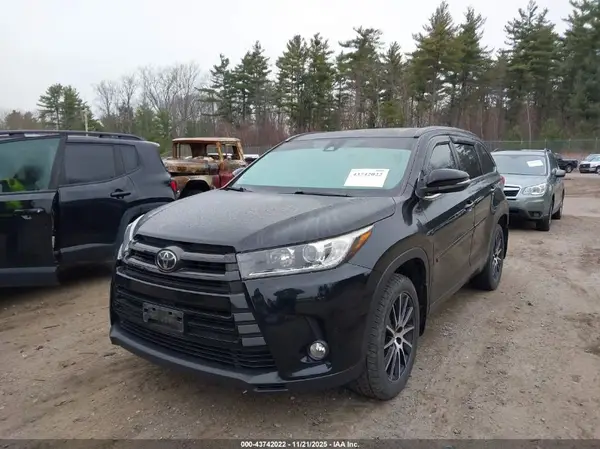 5TDJZRFH0HS449120 2017 TOYOTA HIGHLANDER - Image 2