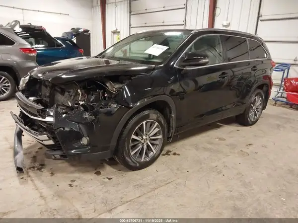 5TDJZRFH0HS451644 2017 TOYOTA HIGHLANDER - Image 2