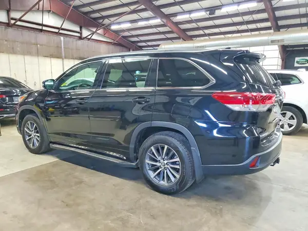 5TDJZRFH0HS455564 2017 TOYOTA HIGHLANDER - Image 2