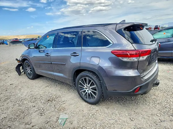 5TDJZRFH0HS456570 2017 TOYOTA HIGHLANDER - Image 2