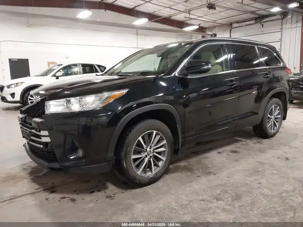 5TDJZRFH0HS457928 2017 TOYOTA HIGHLANDER - Image 2