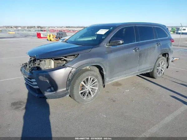 5TDJZRFH0HS458108 2017 TOYOTA HIGHLANDER - Image 2