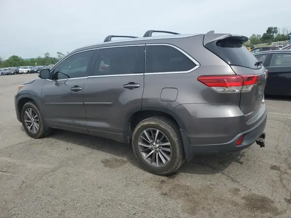 5TDJZRFH0HS459372 2017 TOYOTA HIGHLANDER - Image 2