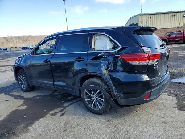 5TDJZRFH0HS459758 2017 TOYOTA HIGHLANDER - Image 2