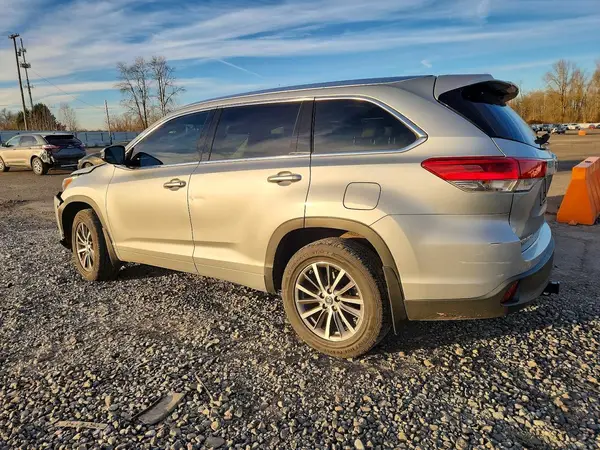 5TDJZRFH0HS461834 2017 TOYOTA HIGHLANDER - Image 2