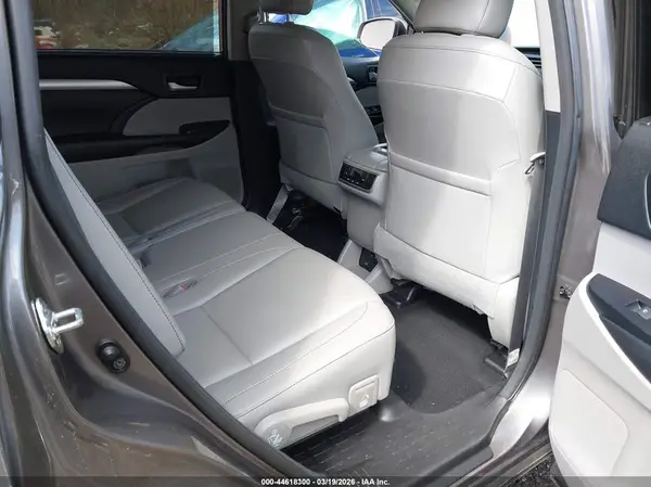5TDJZRFH0HS462482 2017 TOYOTA HIGHLANDER - Image 8