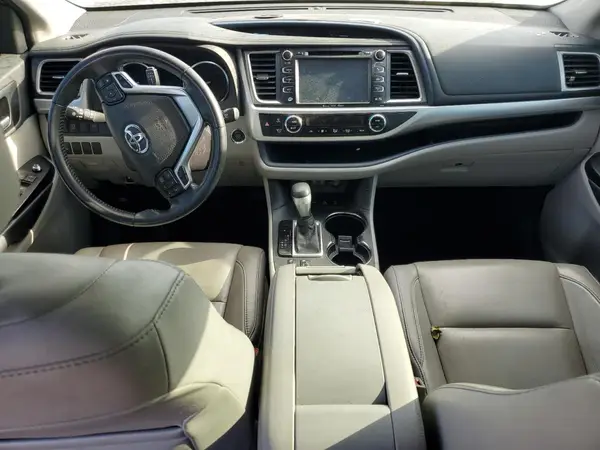 5TDJZRFH0HS463129 2017 TOYOTA HIGHLANDER - Image 8