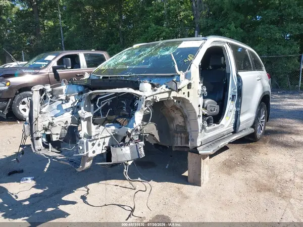 5TDJZRFH0HS465611 2017 TOYOTA HIGHLANDER - Image 2