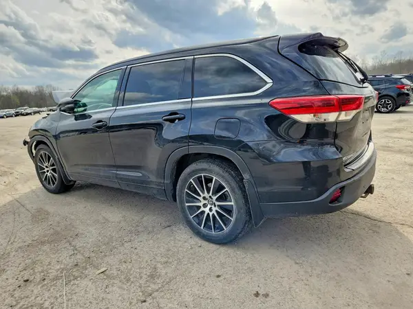 5TDJZRFH0HS465799 2017 TOYOTA HIGHLANDER - Image 2
