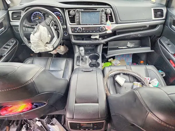5TDJZRFH0HS465799 2017 TOYOTA HIGHLANDER - Image 8