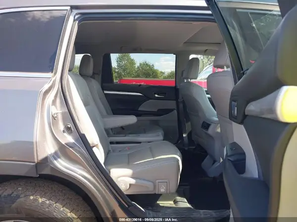 5TDJZRFH0HS467584 2017 TOYOTA HIGHLANDER - Image 8