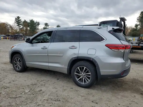 5TDJZRFH0HS468024 2017 TOYOTA HIGHLANDER - Image 2