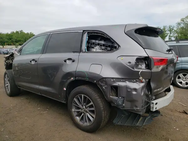 5TDJZRFH0HS468444 2017 TOYOTA HIGHLANDER - Image 2