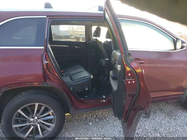 5TDJZRFH0HS471859 2017 TOYOTA HIGHLANDER - Image 8