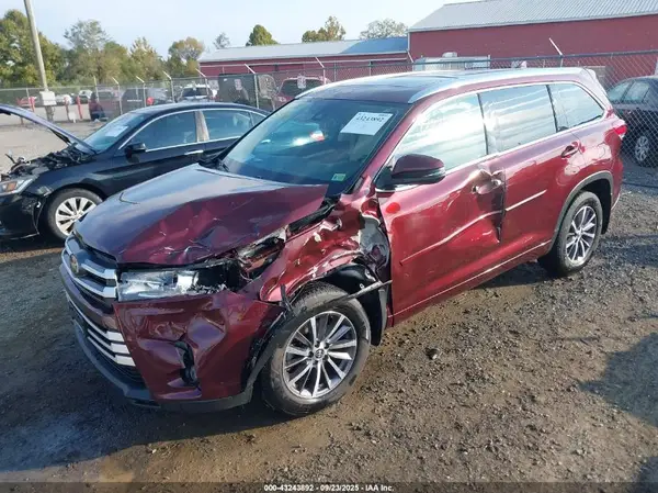 5TDJZRFH0HS475572 2017 TOYOTA HIGHLANDER - Image 2