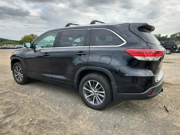 5TDJZRFH0HS511146 2017 TOYOTA HIGHLANDER - Image 2