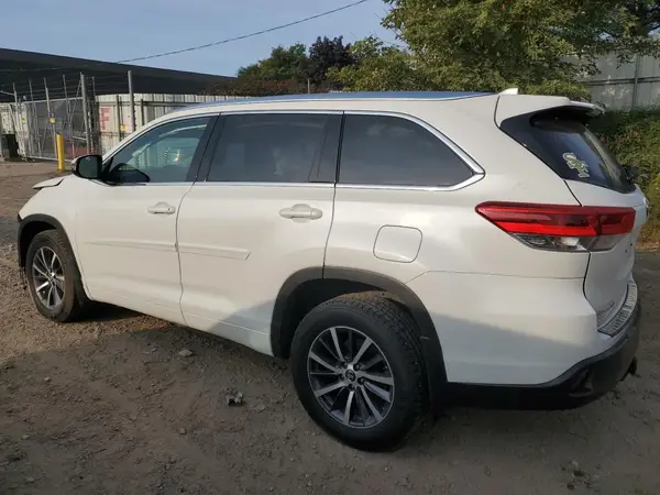 5TDJZRFH0HS512653 2017 TOYOTA HIGHLANDER - Image 2