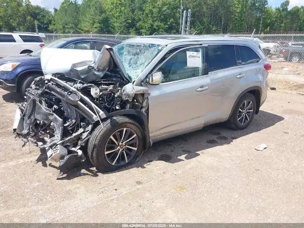 5TDJZRFH0HS512698 2017 TOYOTA HIGHLANDER - Image 2