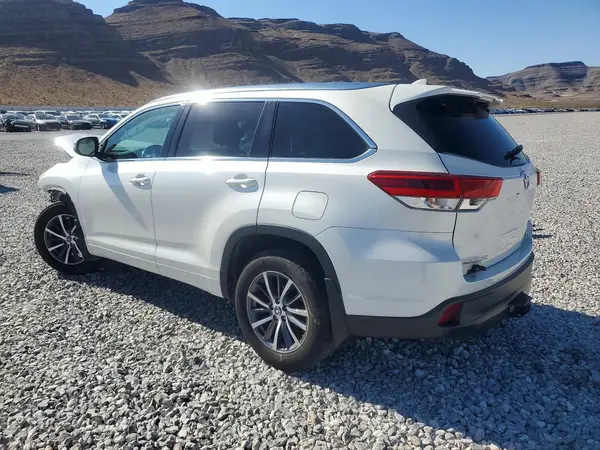5TDJZRFH0HS514922 2017 TOYOTA HIGHLANDER - Image 2