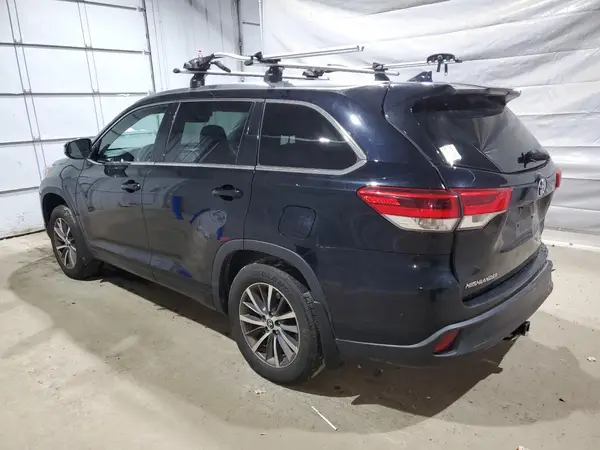 5TDJZRFH0HS518551 2017 TOYOTA HIGHLANDER - Image 2
