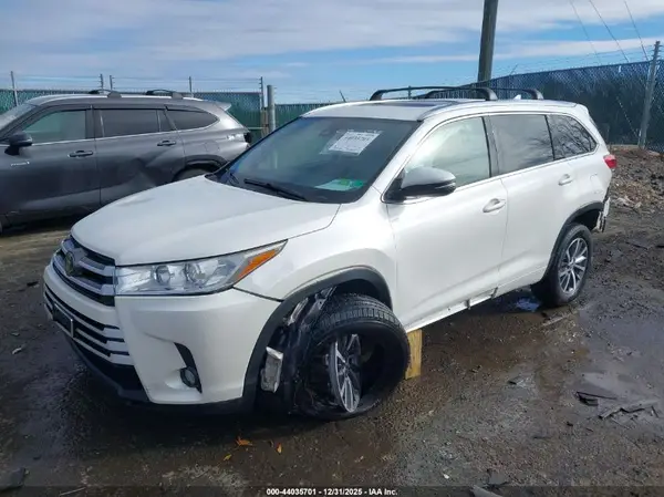 5TDJZRFH0HS519019 2017 TOYOTA HIGHLANDER - Image 2