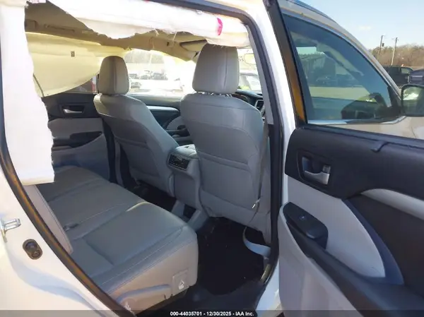 5TDJZRFH0HS519019 2017 TOYOTA HIGHLANDER - Image 8