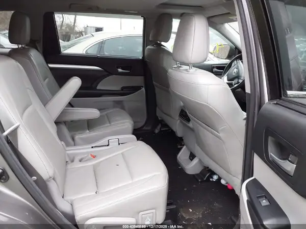 5TDJZRFH0HS520669 2017 TOYOTA HIGHLANDER - Image 8
