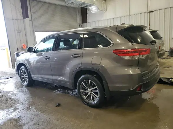 5TDJZRFH0HS521157 2017 TOYOTA HIGHLANDER - Image 2