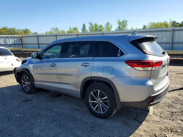 5TDJZRFH0JS492846 2018 TOYOTA HIGHLANDER - Image 2