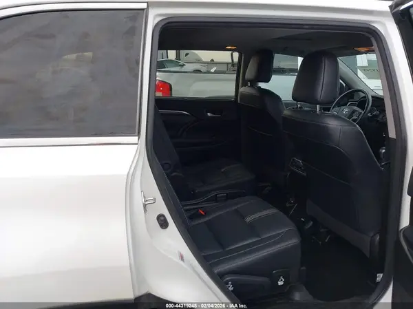 5TDJZRFH0JS493866 2018 TOYOTA HIGHLANDER - Image 8