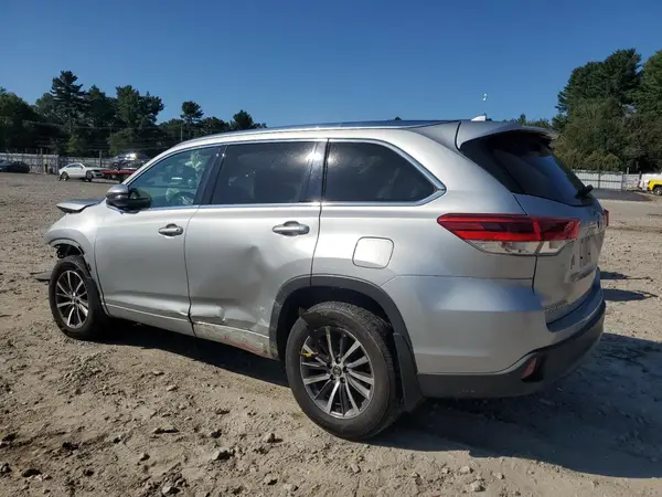 5TDJZRFH0JS497562 2018 TOYOTA HIGHLANDER - Image 2