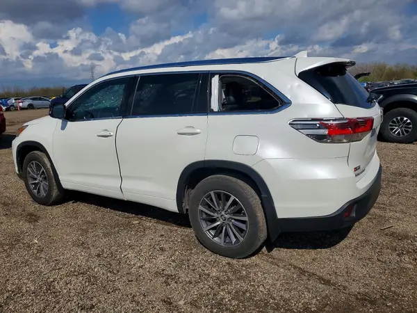 5TDJZRFH0JS525747 2018 TOYOTA HIGHLANDER - Image 2