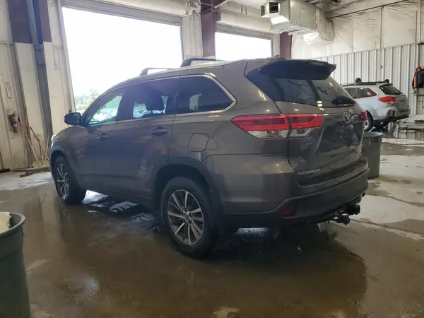 5TDJZRFH0JS525912 2018 TOYOTA HIGHLANDER - Image 2