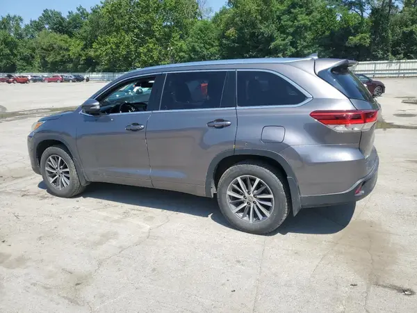 5TDJZRFH0JS526431 2018 TOYOTA HIGHLANDER - Image 2