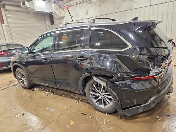 5TDJZRFH0JS527501 2018 TOYOTA HIGHLANDER - Image 2