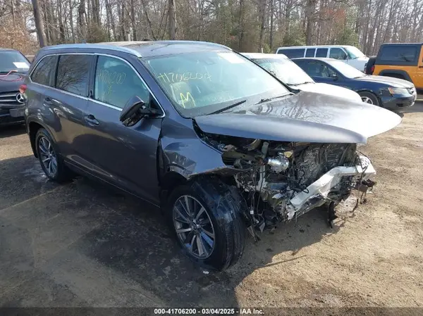 5TDJZRFH0JS528664 2018 TOYOTA HIGHLANDER - Image 1