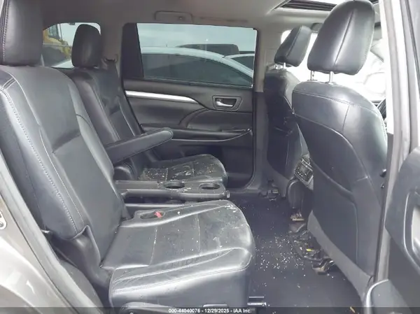 5TDJZRFH0JS529393 2018 TOYOTA HIGHLANDER - Image 8