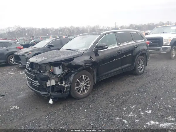 5TDJZRFH0JS531614 2018 TOYOTA HIGHLANDER - Image 2