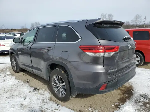 5TDJZRFH0JS532679 2018 TOYOTA HIGHLANDER - Image 2