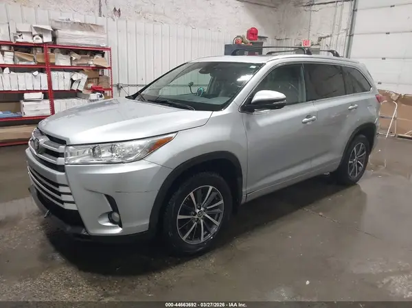 5TDJZRFH0JS532925 2018 TOYOTA HIGHLANDER - Image 2
