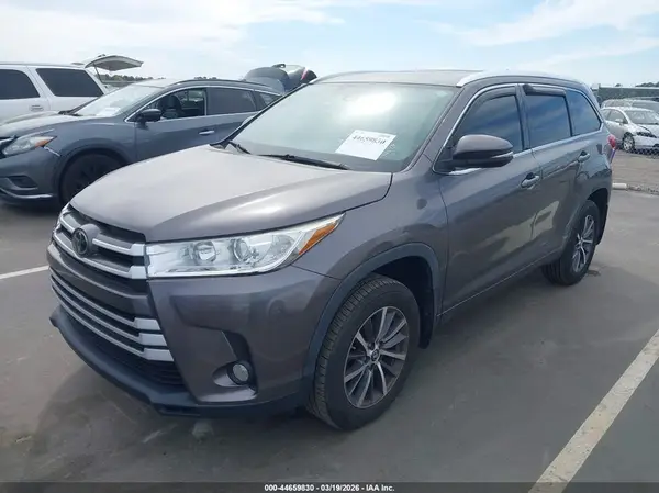 5TDJZRFH0JS537025 2018 TOYOTA HIGHLANDER - Image 2