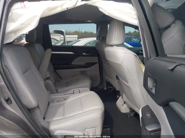 5TDJZRFH0JS537025 2018 TOYOTA HIGHLANDER - Image 8