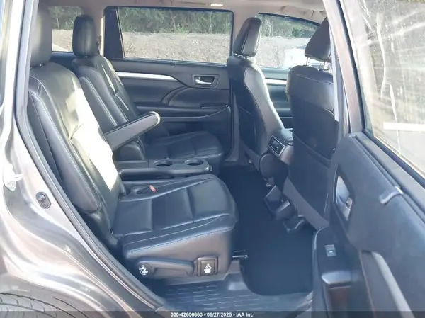 5TDJZRFH0JS538076 2018 TOYOTA HIGHLANDER - Image 8