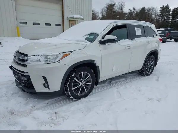 5TDJZRFH0JS541074 2018 TOYOTA HIGHLANDER - Image 2